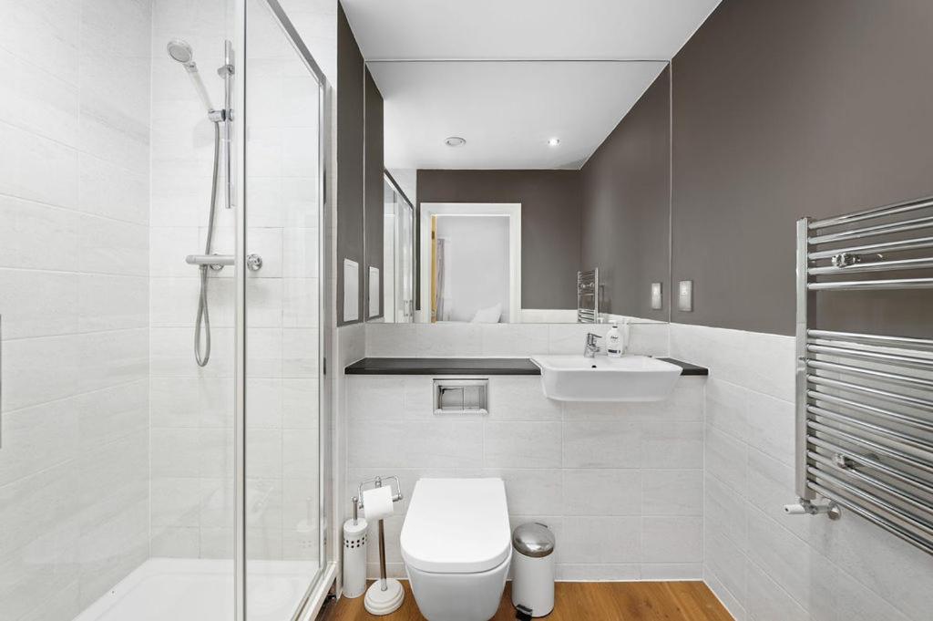 Modern Serviced 3-Bedroom Flat In East Londra Dış mekan fotoğraf