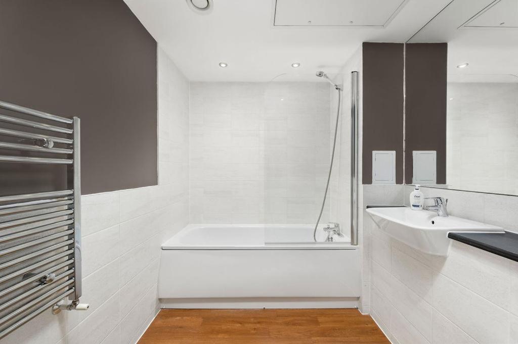 Modern Serviced 3-Bedroom Flat In East Londra Dış mekan fotoğraf